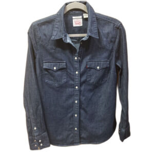 Levi's Women's Tailored Fit Denim Workshirt Sz Medium GGG GREAT CONDITION!